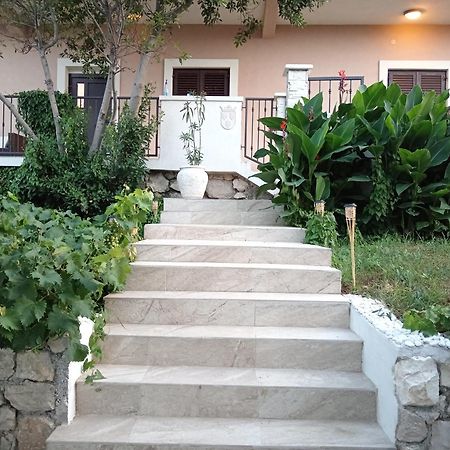 Seaview Holiday Apartments, Ventura Nin Exteriör bild