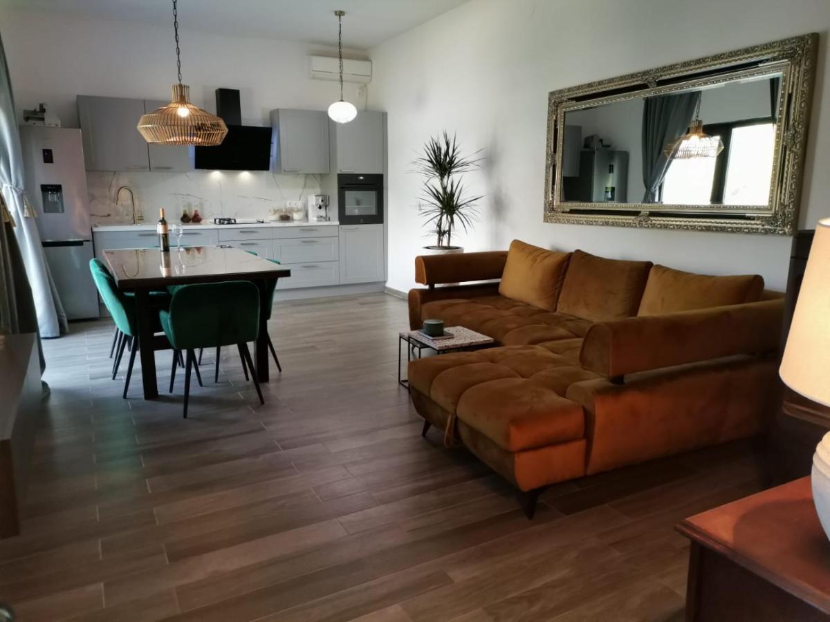 Seaview Holiday Apartments, Ventura Nin Exteriör bild