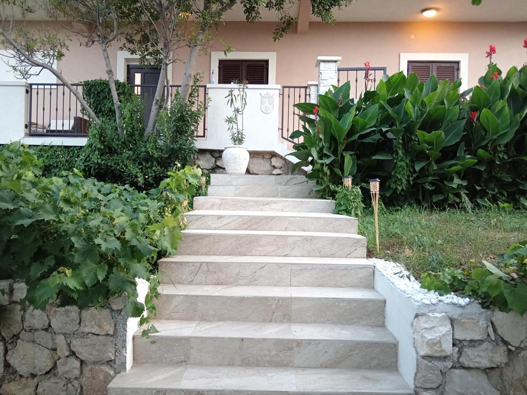 Seaview Holiday Apartments, Ventura Nin Exteriör bild
