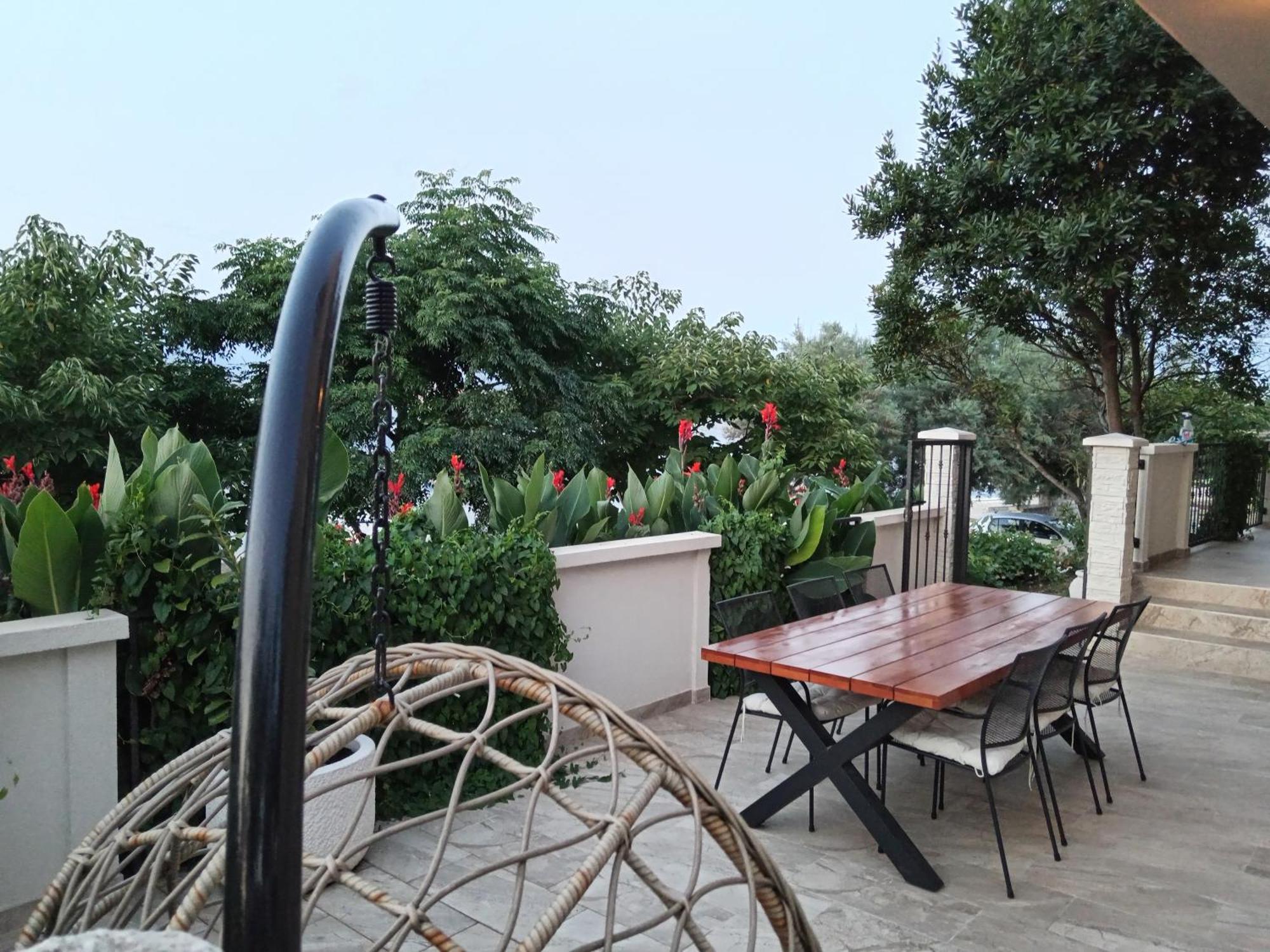 Seaview Holiday Apartments, Ventura Nin Exteriör bild