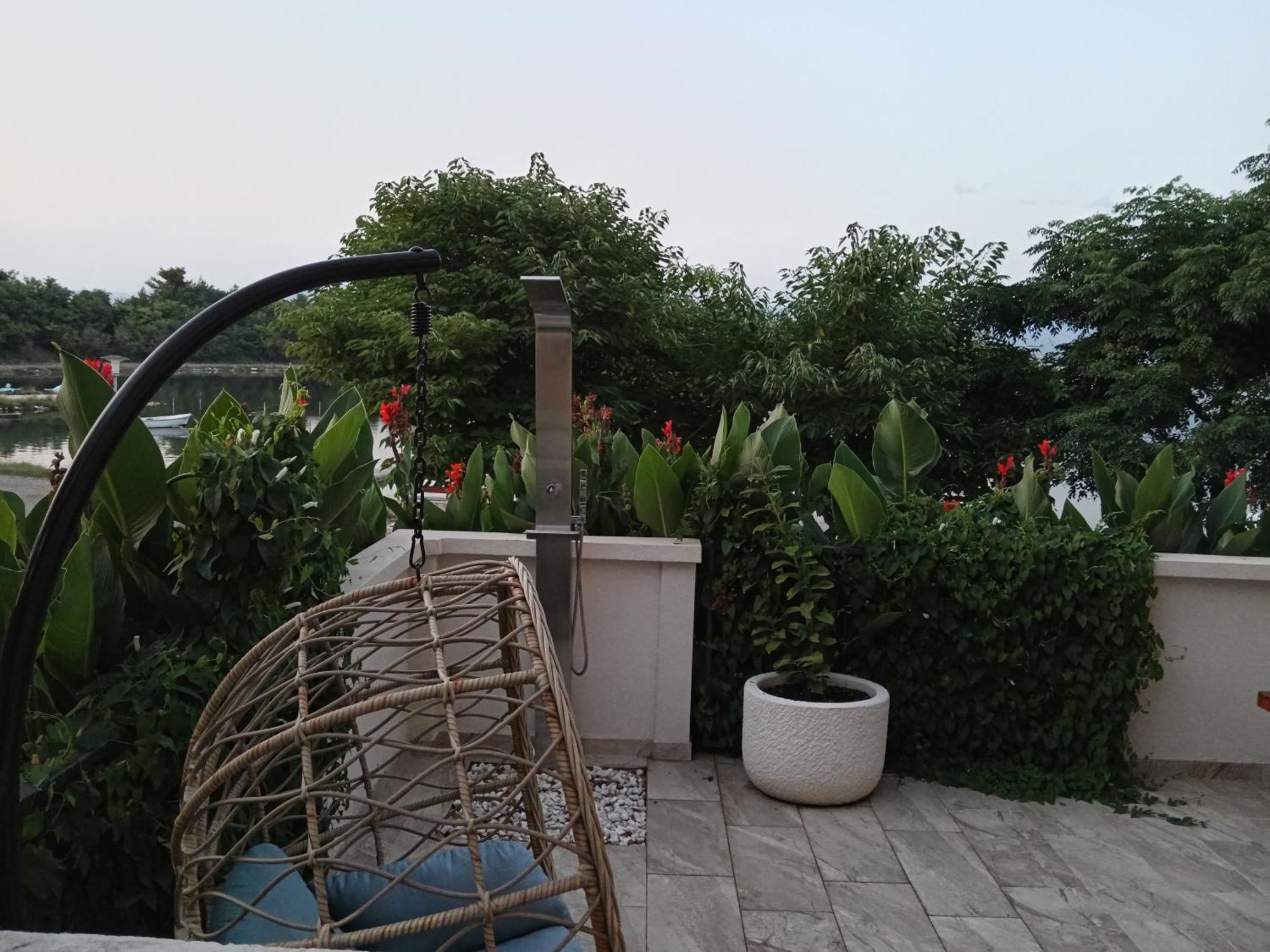 Seaview Holiday Apartments, Ventura Nin Exteriör bild