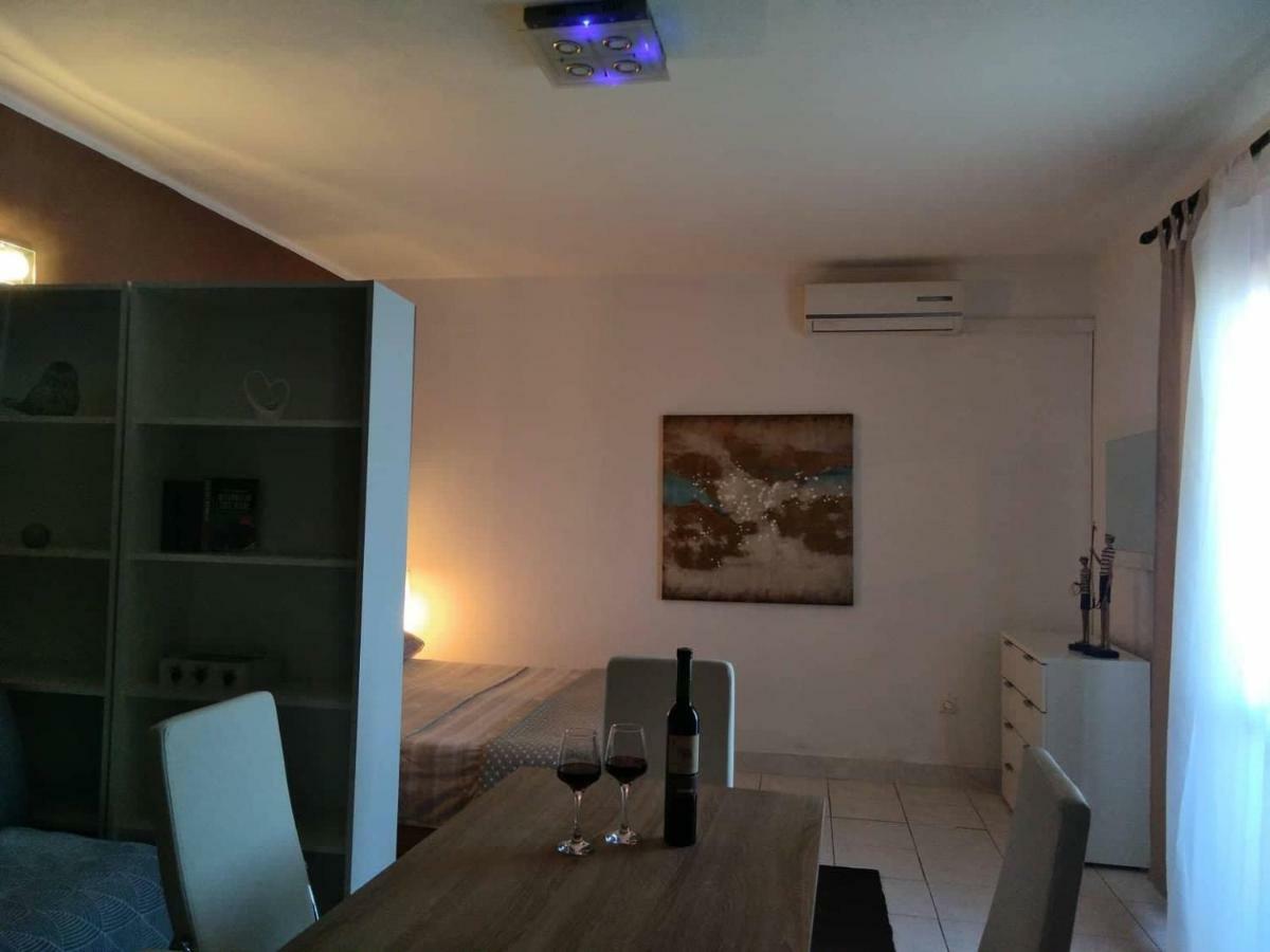 Seaview Holiday Apartments, Ventura Nin Exteriör bild