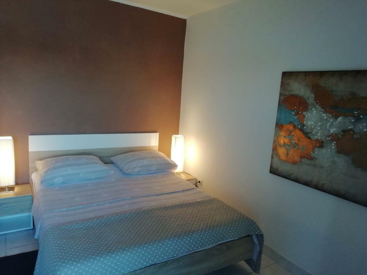 Seaview Holiday Apartments, Ventura Nin Exteriör bild