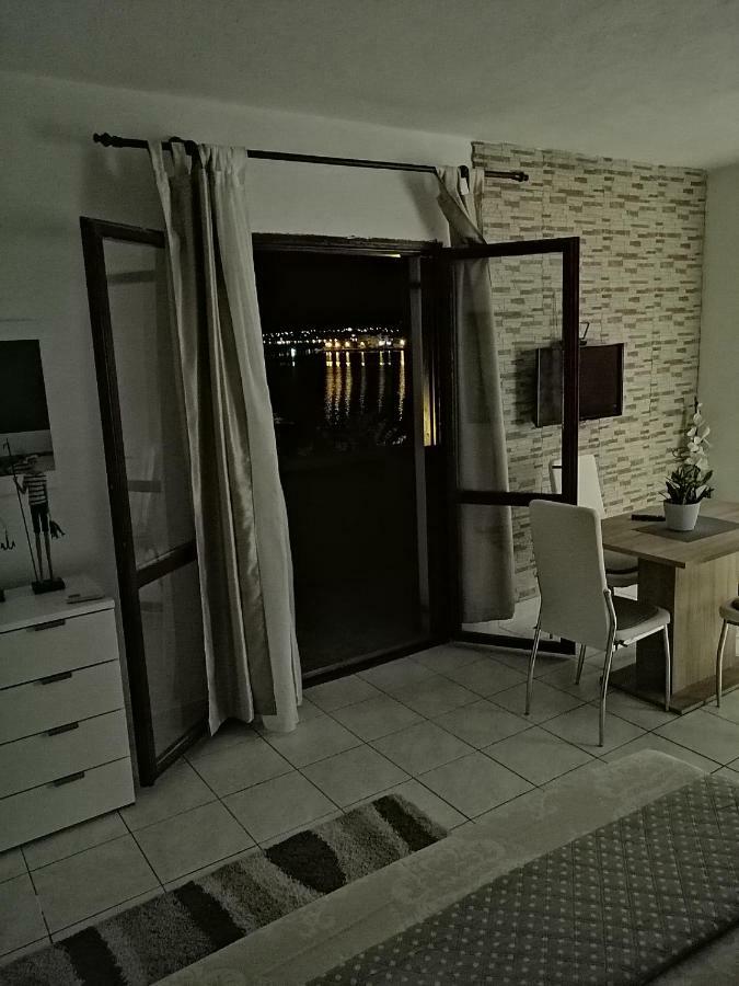 Seaview Holiday Apartments, Ventura Nin Exteriör bild
